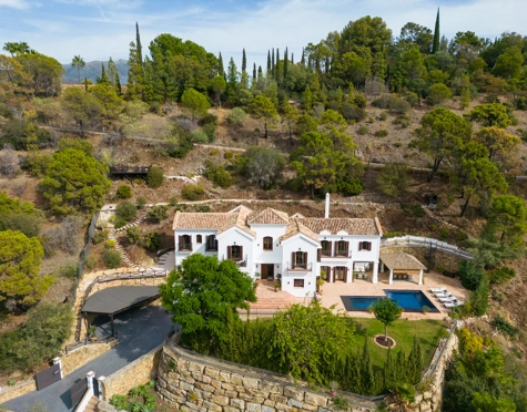 Villa en venta en El Madroñal, Benahavis