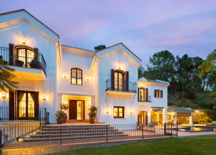 CHARMING FAMILY VILLA FOR SALE IN EL MADRONAL, BENAHAVIS
