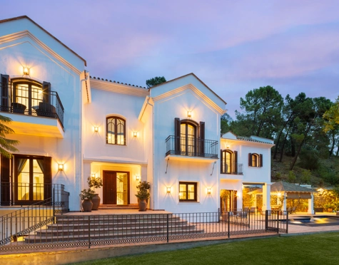 Villa en venta en El Madroñal, Benahavis