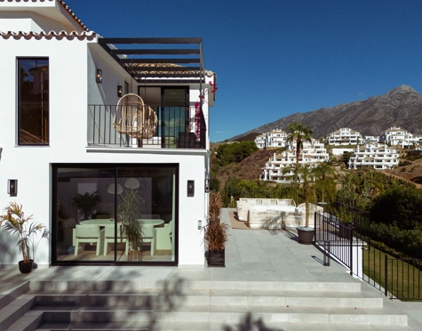 Villa for sale in Los Naranjos Hill Club, Nueva Andalucia