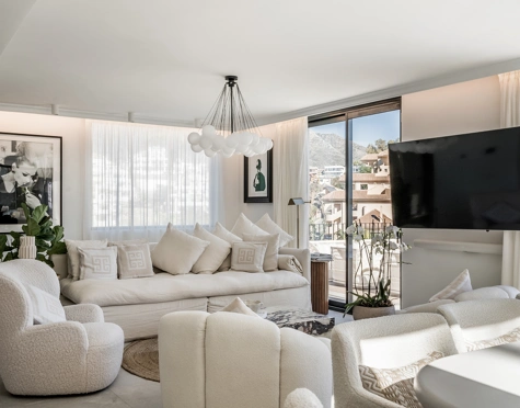 Villa for sale in Los Naranjos Hill Club, Nueva Andalucia