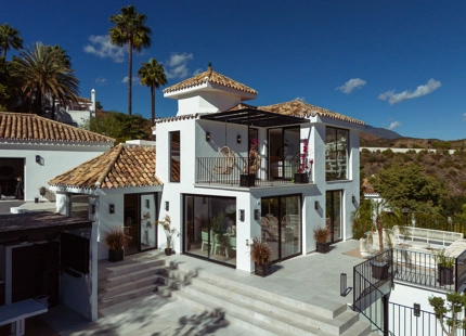 ELEGANTE VILLA NUEVA A LA VENTA EN EL VALLE DEL GOLF, NUEVA ANDALUCÍA