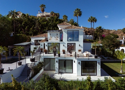 ELEGANTE VILLA NUEVA A LA VENTA EN EL VALLE DEL GOLF, NUEVA ANDALUCÍA