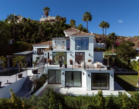 Villa for sale in Los Naranjos Hill Club, Nueva Andalucia