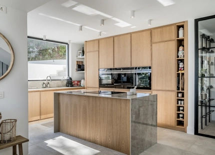 ELEGANTE VILLA NUEVA A LA VENTA EN EL VALLE DEL GOLF, NUEVA ANDALUCÍA