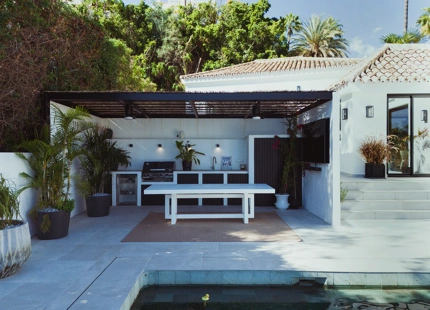 ELEGANTE VILLA NUEVA A LA VENTA EN EL VALLE DEL GOLF, NUEVA ANDALUCÍA