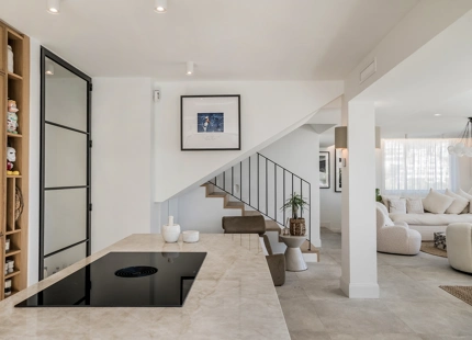 ELEGANTE VILLA NUEVA A LA VENTA EN EL VALLE DEL GOLF, NUEVA ANDALUCÍA