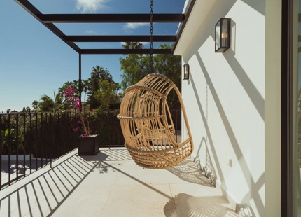 ELEGANTE VILLA NUEVA A LA VENTA EN EL VALLE DEL GOLF, NUEVA ANDALUCÍA