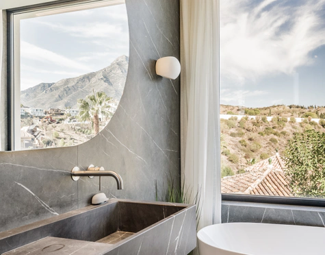Villa for sale in Los Naranjos Hill Club, Nueva Andalucia
