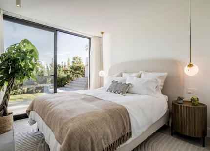 ELEGANTE VILLA NUEVA A LA VENTA EN EL VALLE DEL GOLF, NUEVA ANDALUCÍA