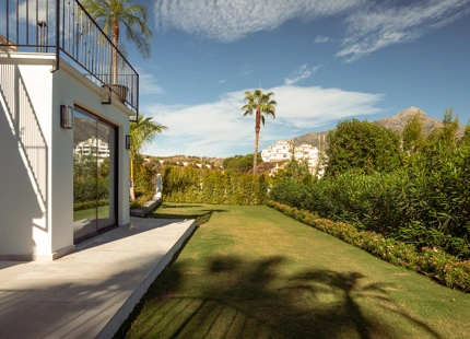 ELEGANTE VILLA NUEVA A LA VENTA EN EL VALLE DEL GOLF, NUEVA ANDALUCÍA