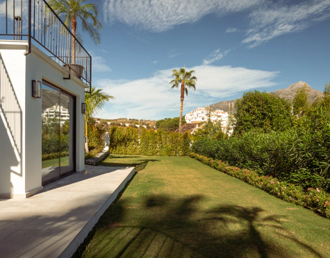 Villa for sale in Los Naranjos Hill Club, Nueva Andalucia