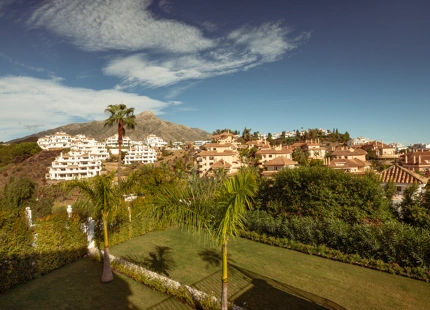 ELEGANTE VILLA NUEVA A LA VENTA EN EL VALLE DEL GOLF, NUEVA ANDALUCÍA