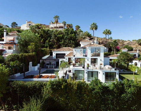 ELEGANTE VILLA NUEVA A LA VENTA EN EL VALLE DEL GOLF, NUEVA ANDALUCÍA