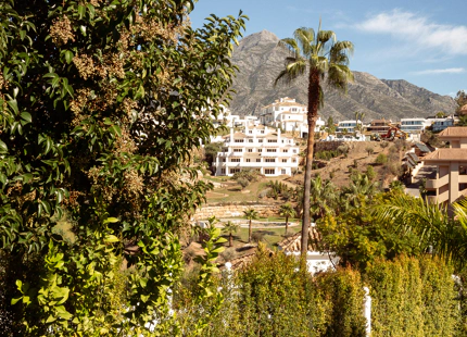 ELEGANTE VILLA NUEVA A LA VENTA EN EL VALLE DEL GOLF, NUEVA ANDALUCÍA