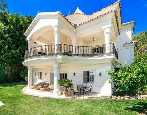 Villa for sale in Nueva Andalucia, Marbella