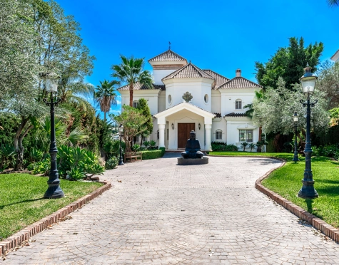 Villa for sale in Nueva Andalucia, Marbella