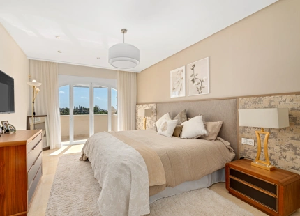 IMPRESSIVE FRONTLINE GOLF ANDALUCIAN-STYLE MANSION FOR SALE IN NUEVA ANDALUCIA