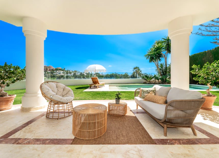 IMPRESSIVE FRONTLINE GOLF ANDALUCIAN-STYLE MANSION FOR SALE IN NUEVA ANDALUCIA