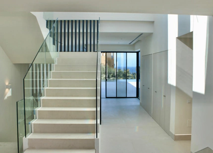 NUEVA Y LUJOSA VILLA EN EL ROSARIO, MARBELLA