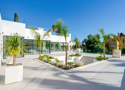 NUEVA Y LUJOSA VILLA EN EL ROSARIO, MARBELLA