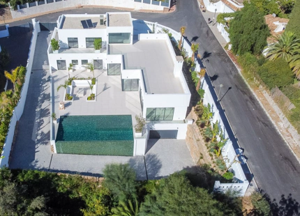 NUEVA Y LUJOSA VILLA EN EL ROSARIO, MARBELLA