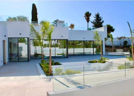 NUEVA Y LUJOSA VILLA EN EL ROSARIO, MARBELLA