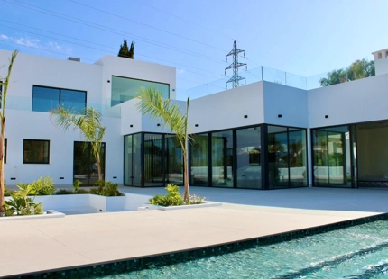 NUEVA Y LUJOSA VILLA EN EL ROSARIO, MARBELLA