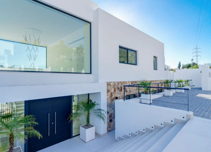 NUEVA Y LUJOSA VILLA EN EL ROSARIO, MARBELLA