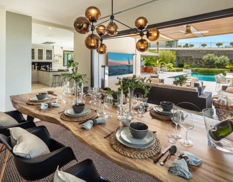 Villa for sale in El Herrojo, Benahavis