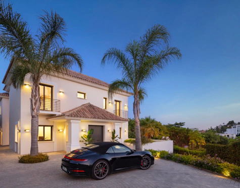 Villa for sale in El Herrojo, Benahavis