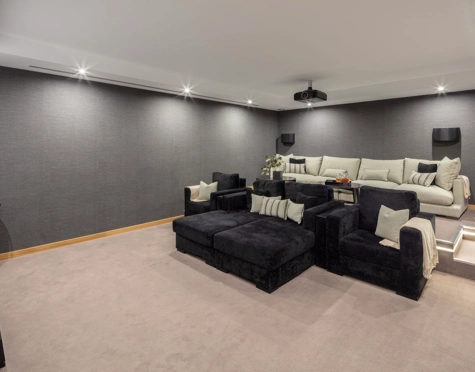 Villa for sale in El Herrojo, Benahavis