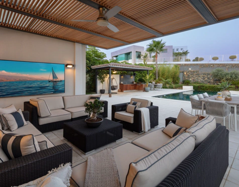 Villa for sale in El Herrojo, Benahavis
