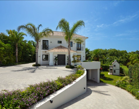 Villa for sale in El Herrojo, Benahavis