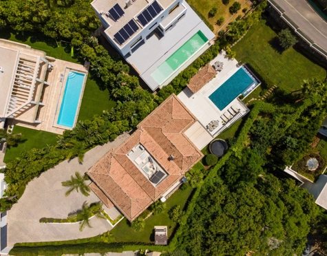 Villa for sale in El Herrojo, Benahavis