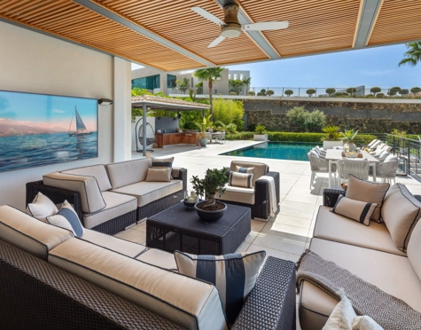Villa for sale in El Herrojo, Benahavis