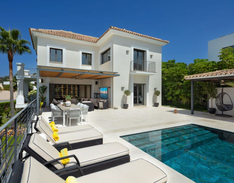 Villa for sale in El Herrojo, Benahavis