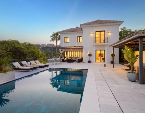 Villa for sale in El Herrojo, Benahavis