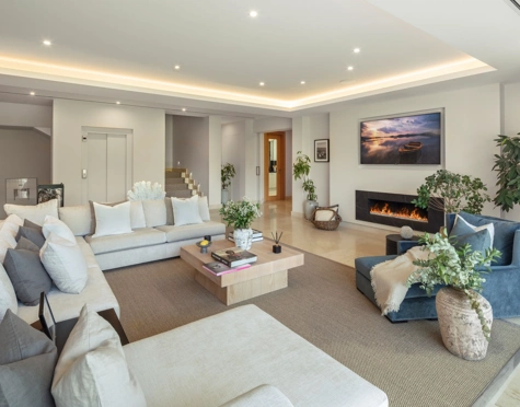 Villa for sale in El Herrojo, Benahavis