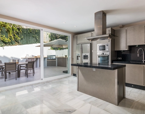 Villa for sale in Nueva Andalucia, Marbella