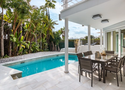 VILLA DE ESTILO MIAMI BEACH