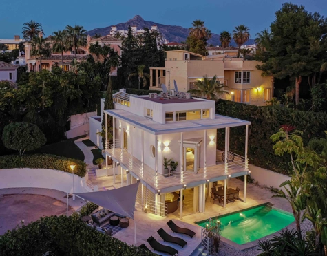 Villa for sale in Nueva Andalucia, Marbella