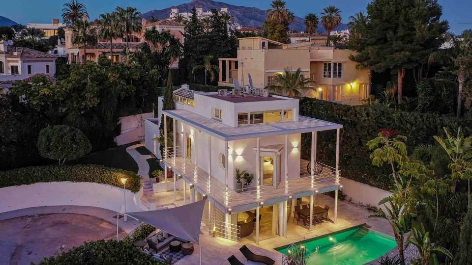 Villa en venta en Nueva Andalucia, Marbella