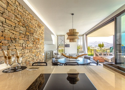 VILLA SOSTENIBLE EN VENTA EN BENAHAVIS