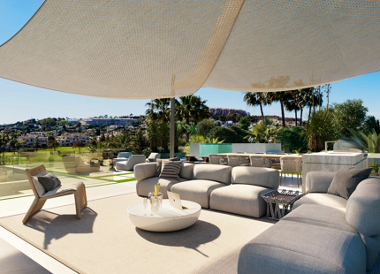 VILLA DE DISEÑO EN PRIMERA LÍNEA DE GOLF EN VENTA EN NUEVA ANDALUCÍA