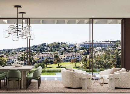 VILLA DE DISEÑO EN PRIMERA LÍNEA DE GOLF EN VENTA EN NUEVA ANDALUCÍA