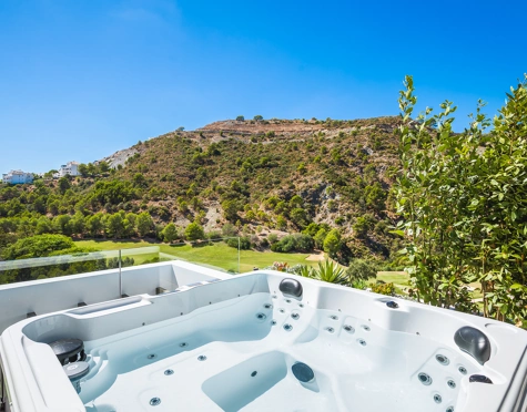 Villa for sale in Lomas de La Quinta, Benahavis