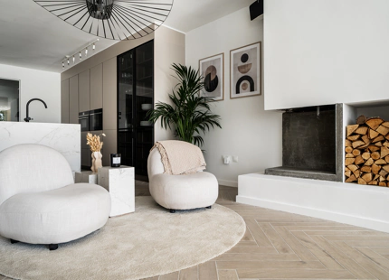 APARTAMENTO EN PLANTA BAJA DE ESTILO ESCANDINAVO CON VISTAS AL MAR EN VENTA EN NUEVA ANDALUCÍA