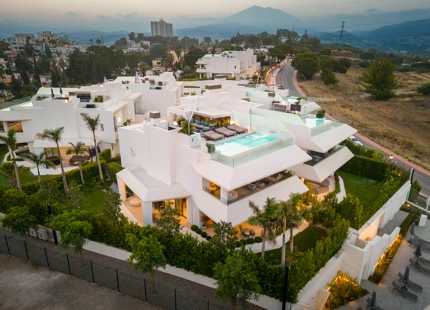 ARCHITECTURAL VILLA FOR SALE IN NUEVA ANDALUCIA