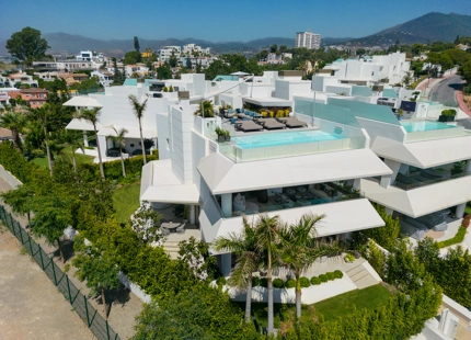 ARCHITECTURAL VILLA FOR SALE IN NUEVA ANDALUCIA